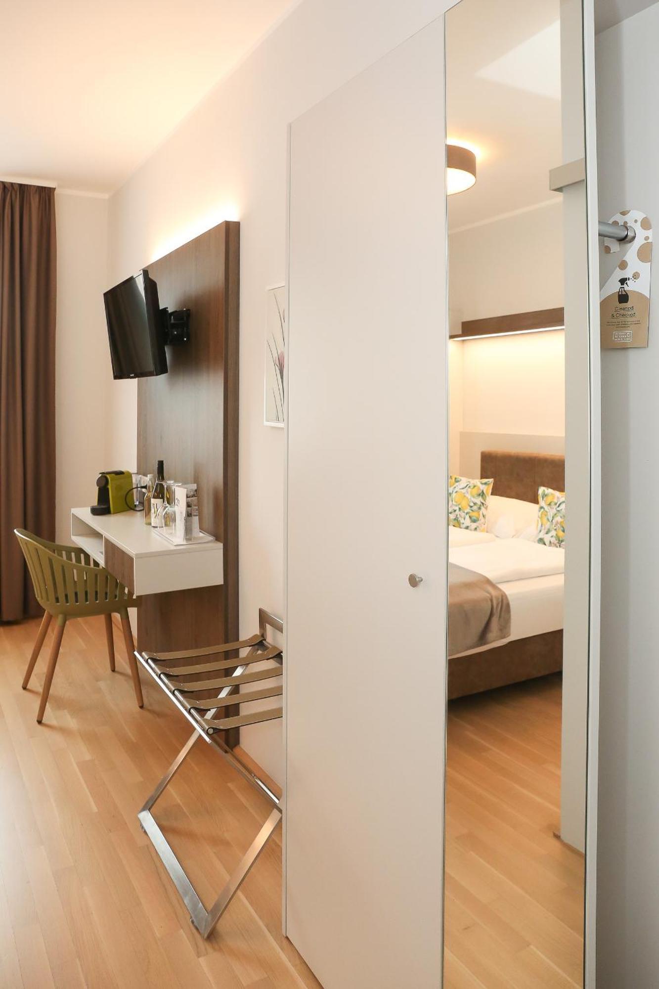 23-Hotel Schwadorf bei Wien エクステリア 写真