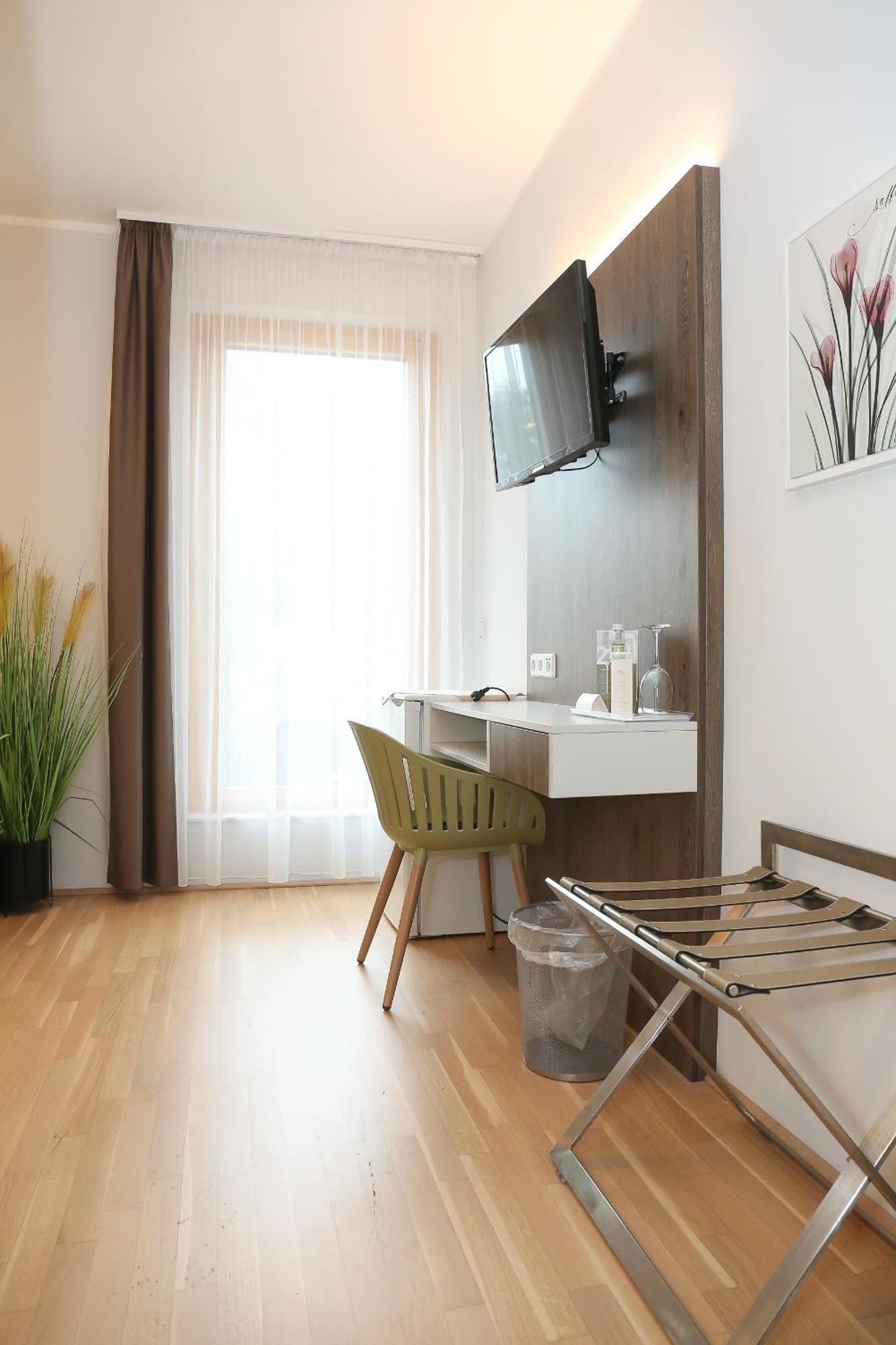 23-Hotel Schwadorf bei Wien エクステリア 写真